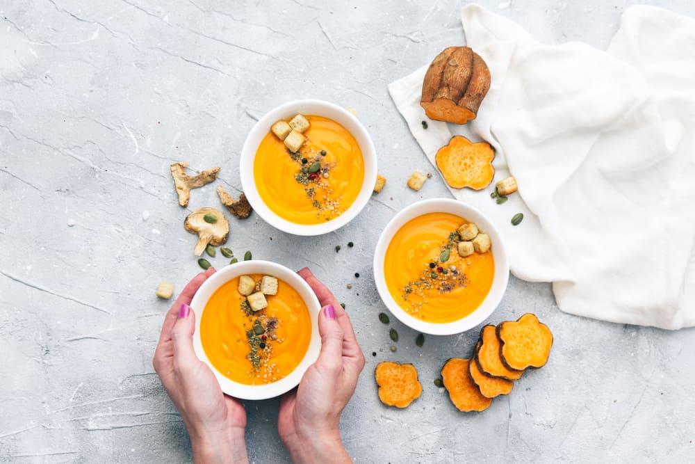 Nấu cháo khoai lang cho bé