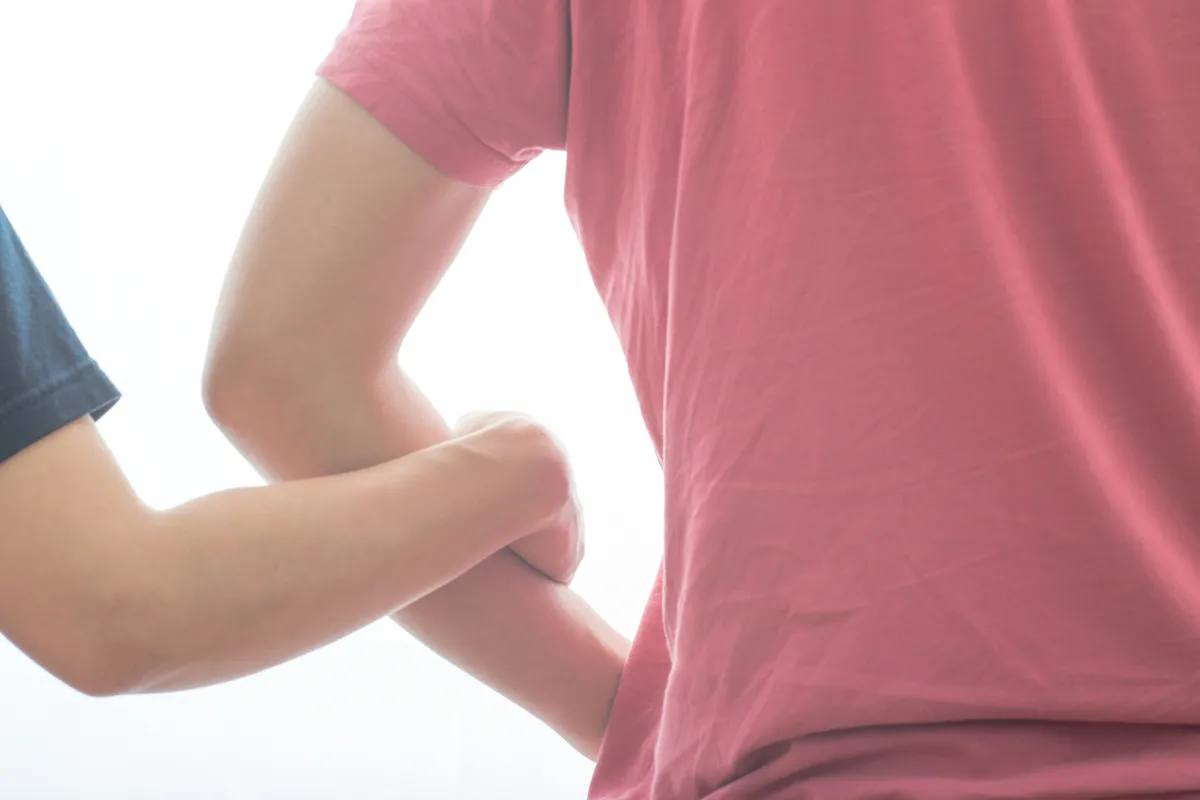 Nắm tay người yêu