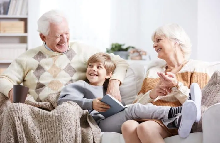 Trò chuyện với nhau thường xuyên