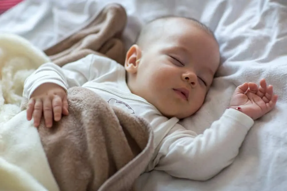 Bé 6 tháng tuổi nặng bao nhiêu và tập ăn dặm thế nào?