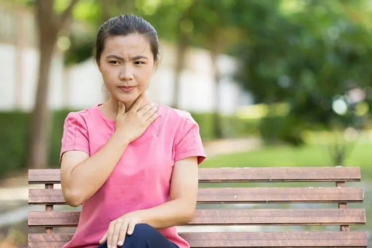 Trào ngược dạ dày thực quản gây khô cổ họng 