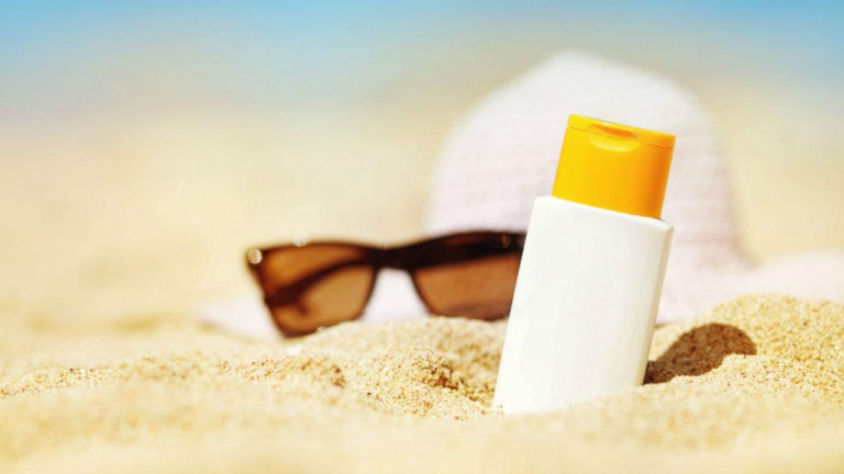 Tránh tiếp xúc với ánh nắng mặt trời để phòng ngừa ung thư da