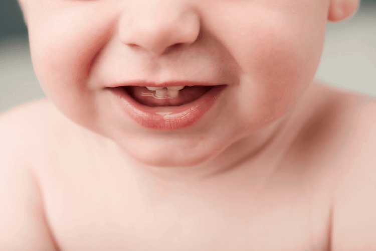 Trẻ sốt mọc răng