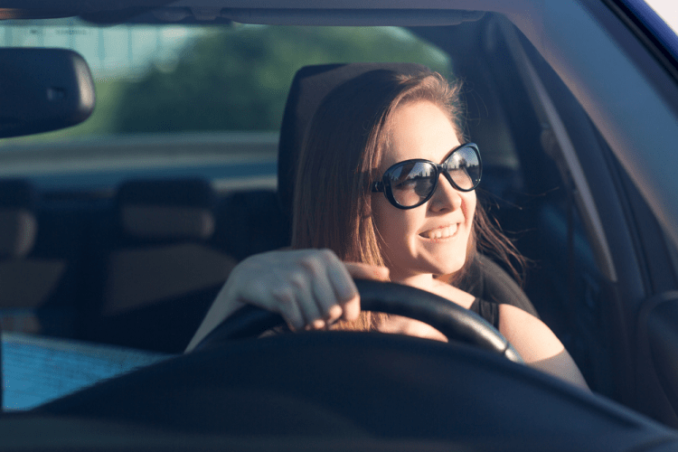 chọn kính chống UV cho người lái xe ô tô