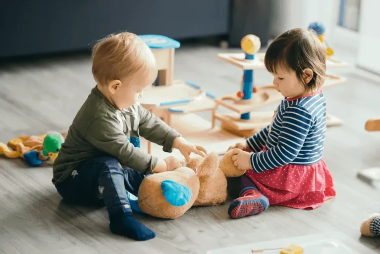 sự phát triển của bé 14 tháng tuổi