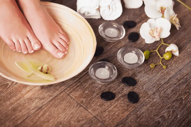 Ngâm chân điều trị rối loạn tiền đình