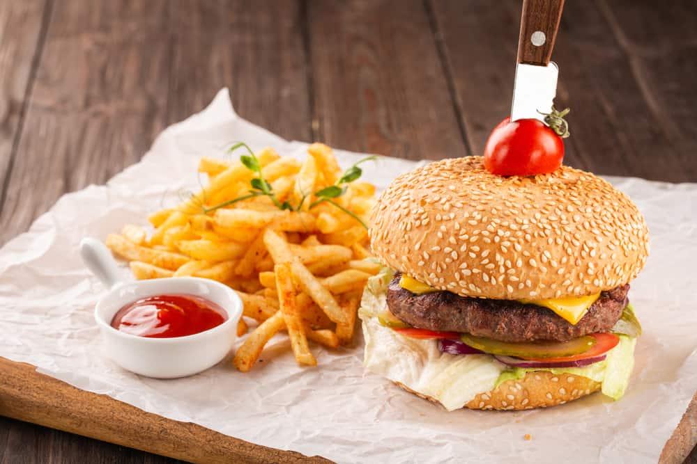 không ăn fast food khi bị sốt xuất huyết