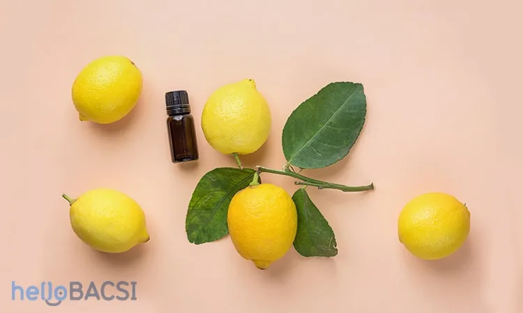 Nước chanh là một chất làm se da, tẩy da chết và làm mềm da