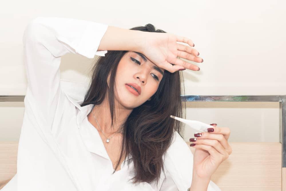 triệu chứng sốt xuất huyết