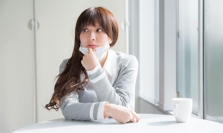 Đeo khẩu trang phòng ngừa lỗ chân lông to