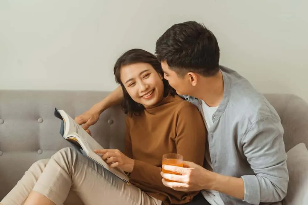 Dấu hiệu chàng rất thương bạn: Chủ động quan tâm bạn