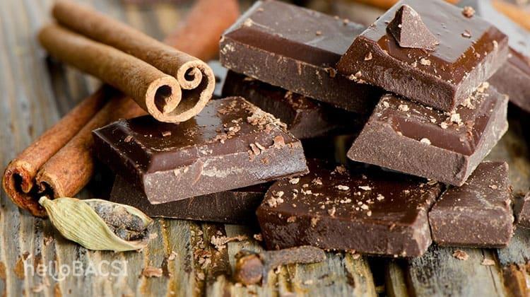 sô-cô-la đen và quế cho da dầu