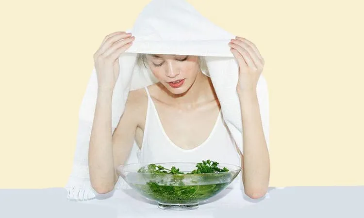 Xông hơi thu nhỏ lỗ chân lông ở mũi