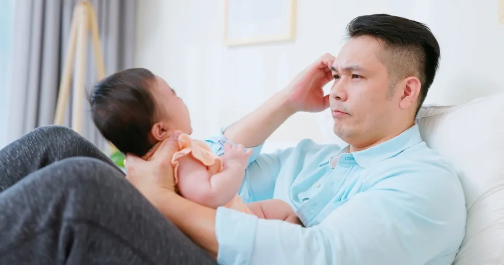 Trẻ hay lắc đầu là do đâu?