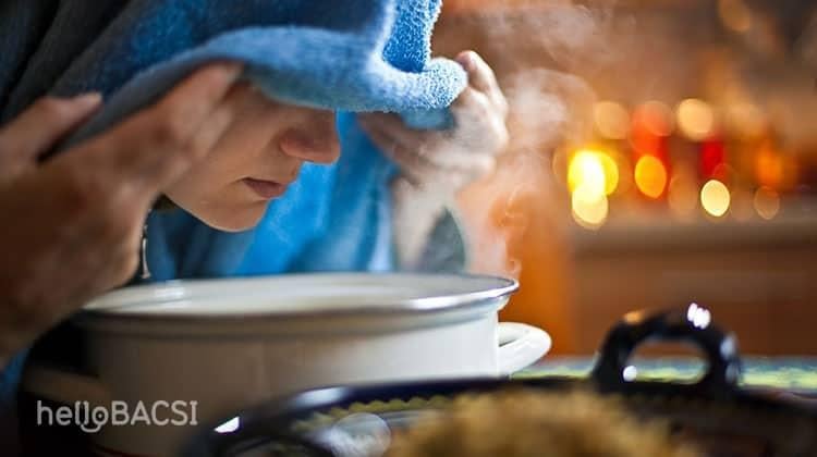 xông hơi da mặt nở lỗ chân lông trước khi dùng dụng cụ nặn mụn