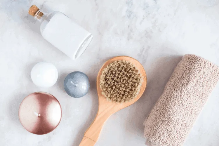 cách chà da khô với bàn chải