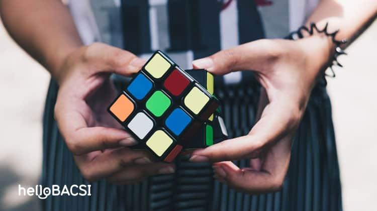 chơi rubik thư giãn