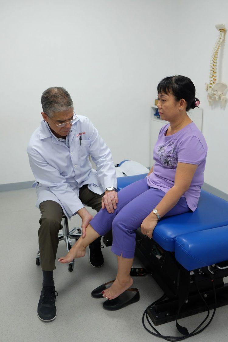 bị đau khớp gối nên đi khám