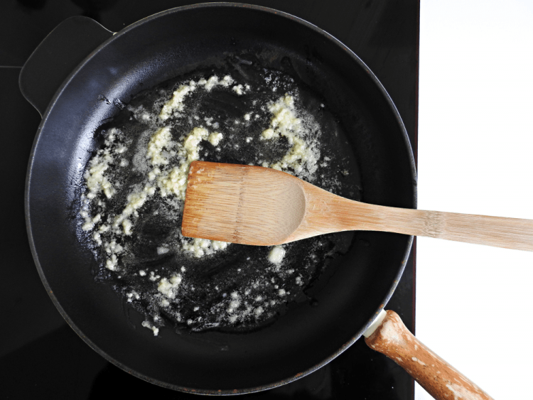 dụng cụ nấu ăn bằng gỗ không dẫn nhiệt 