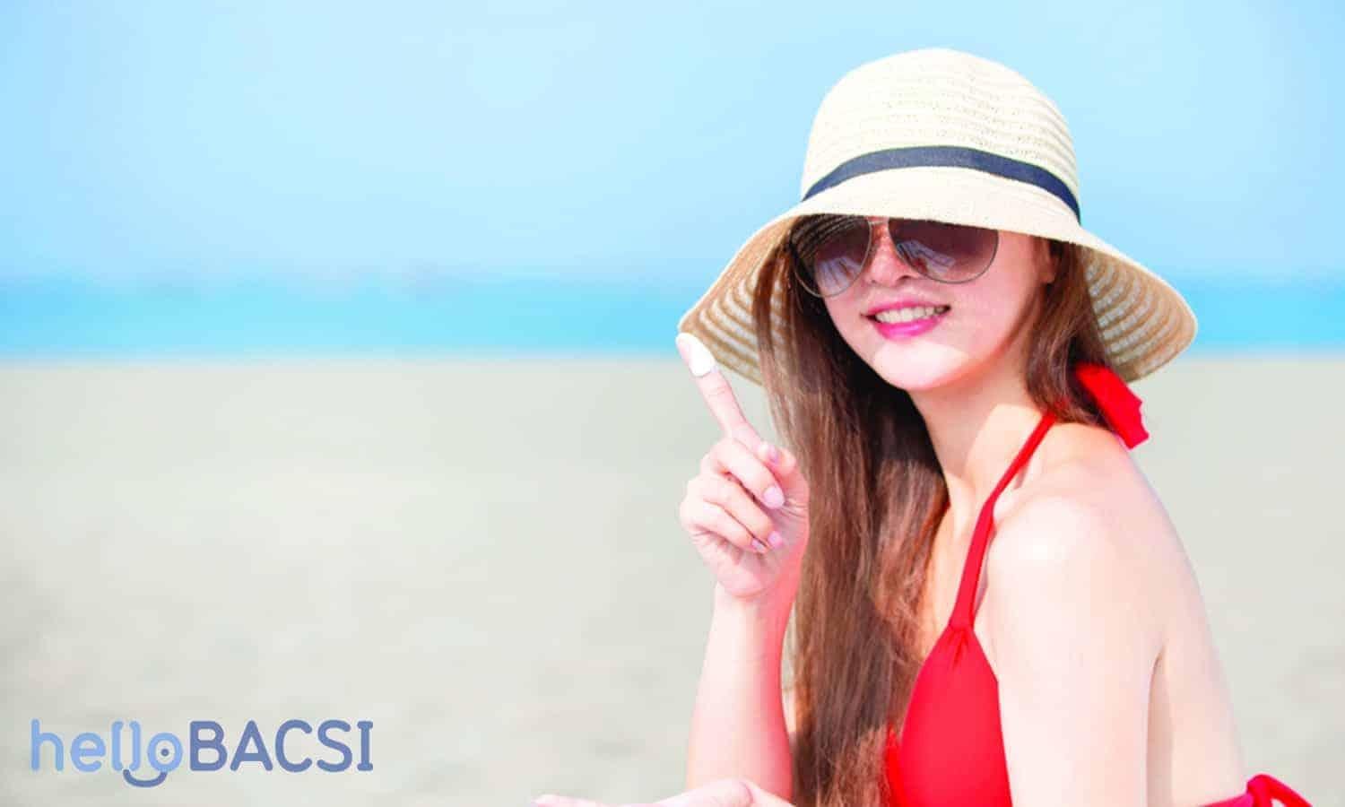 Dùng kem chống nắng giúp bảo vệ da