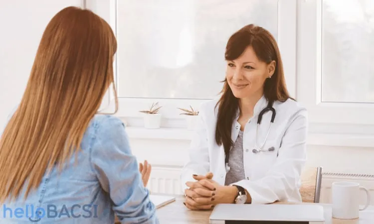 bác sĩ tư vấn về cách điều trị viêm da tiết bã