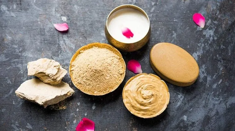 Mặt nạ khoai tây với bột đất sét fuller’s earth