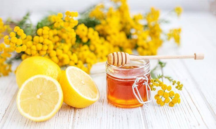 cách dưỡng ẩm cho da khô bằng mật ong và chanh