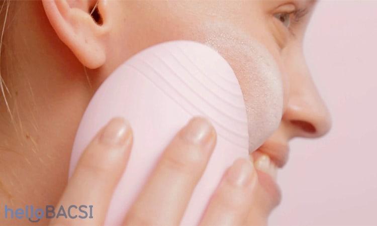 cách sử dụng dụng cụ rửa mặt