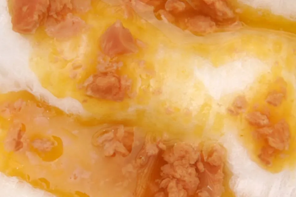 Lỏng như nước, màu nâu