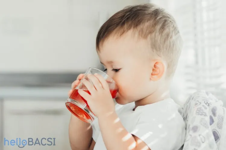 Trẻ bị tay chân miệng nên ăn gì, uống gì?