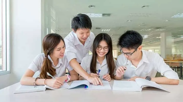 thanh thiếu niên dễ bị mụn nang nang