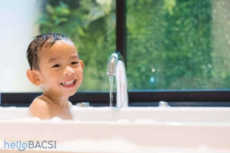 Bạn cần phải tắm cho bé mỗi ngày