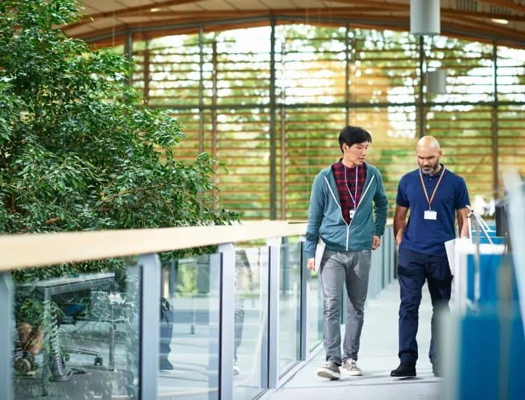 Đi bộ dạo sau mỗi tiếng ngồi