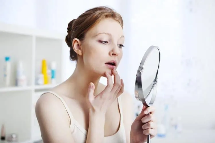 Ăn mặn làm môi nứt nẻ