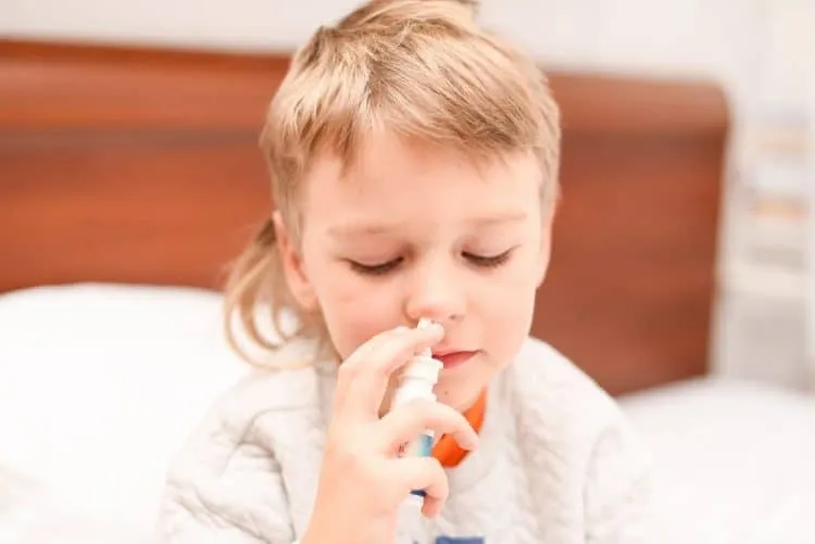 Dùng thuốc xịt mũi gây ngứa mũi