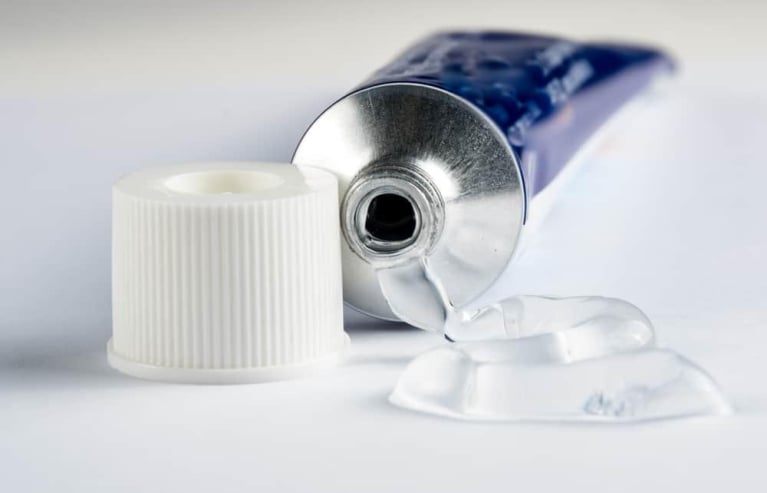 thuốc mỡ tra mắt