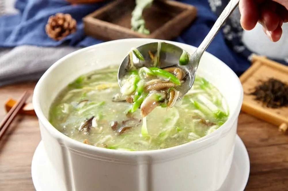 Cách nấu cháo lươn cho bé với rau ngót