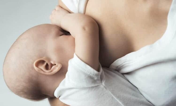 Dinh dưỡng cho bé bú sữa mẹ