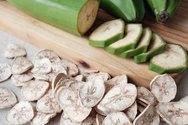 Trong chuối xanh có lượng tinh bột đề kháng cao hơn chuối chín vàng