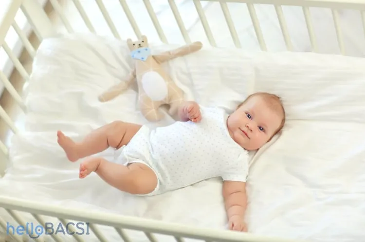 trẻ nằm nôi