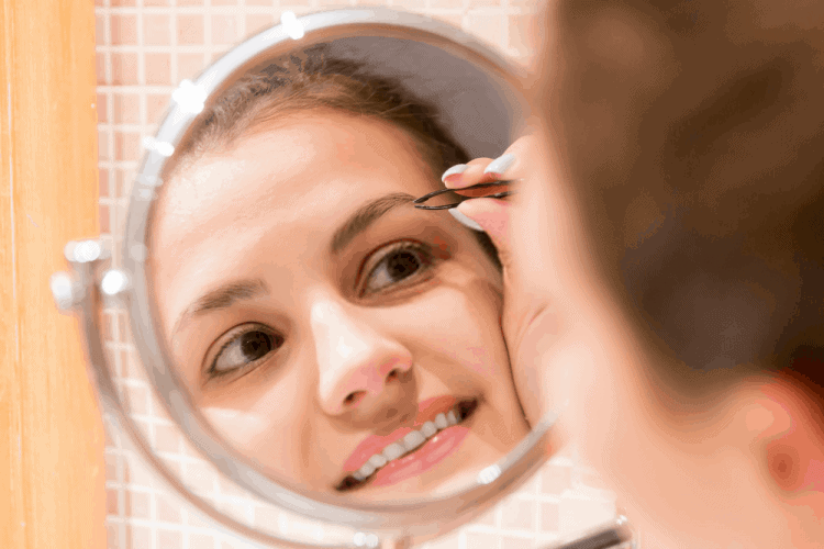 tổn thương nang lông khiến bạn rụng lông mày