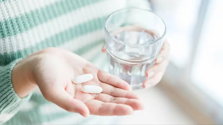 dùng thuốc giảm đau trị viêm đa khớp