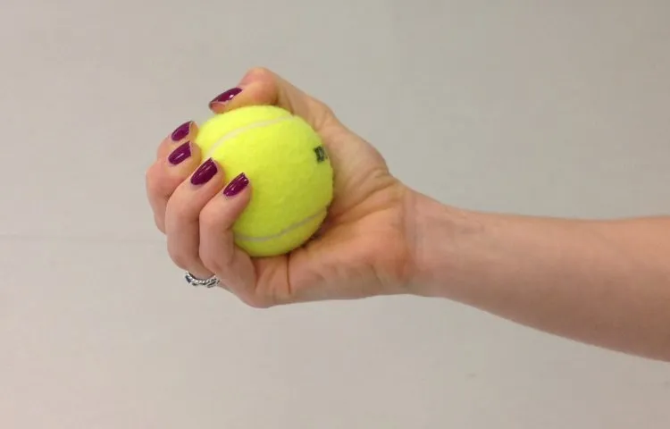 Bài tập cổ tay: Bài tập bóp bóng tennis