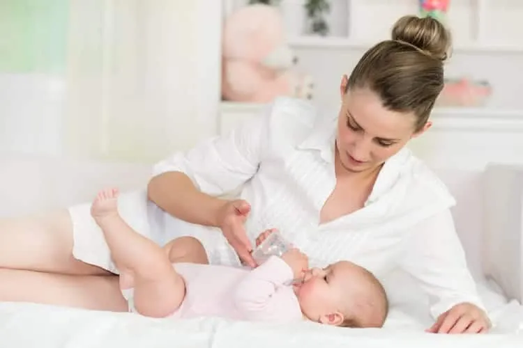 Trẻ 5 tháng tuổi