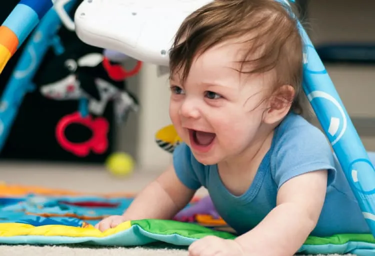 trẻ 6 tháng tuổi