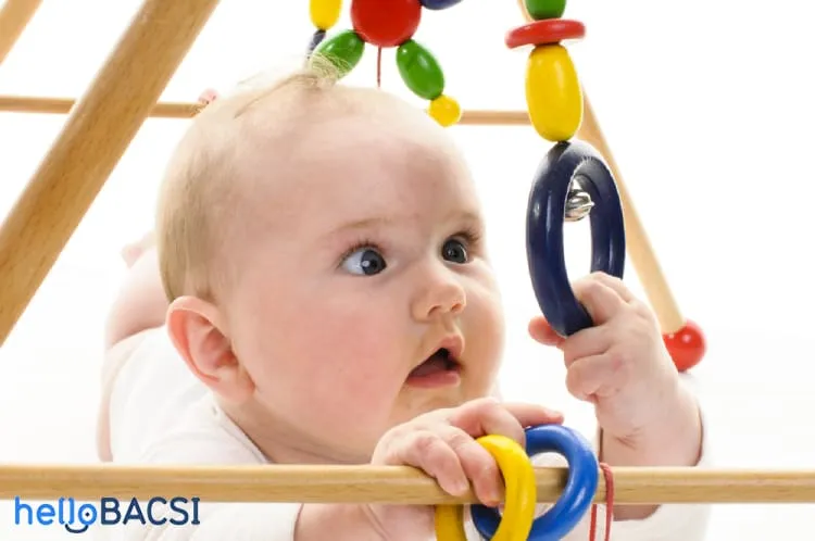 trẻ 6 tháng tuổi