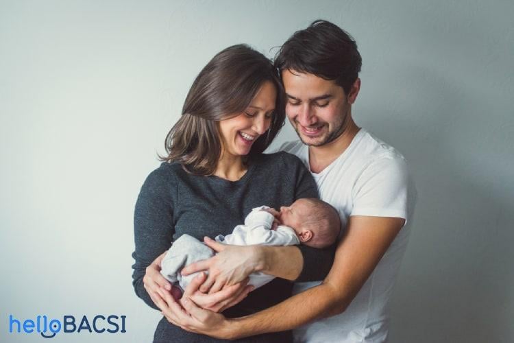 trẻ sơ sinh 1 tháng tuổi