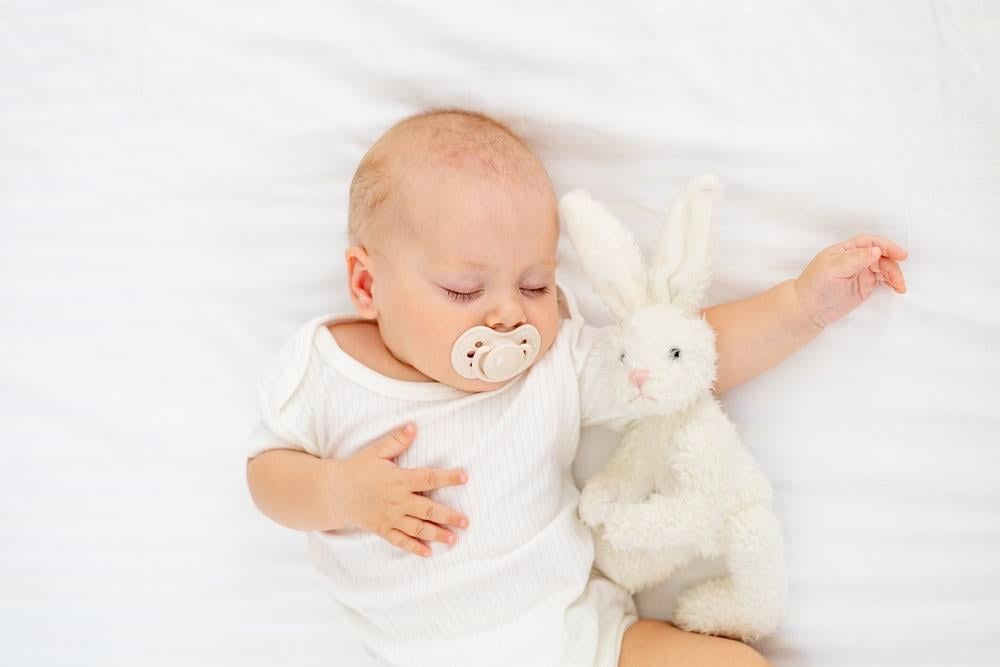 trẻ sơ sinh bị hắt hơi nhiều