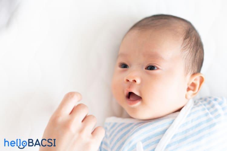 trẻ sơ sinh bị trắng lưỡi