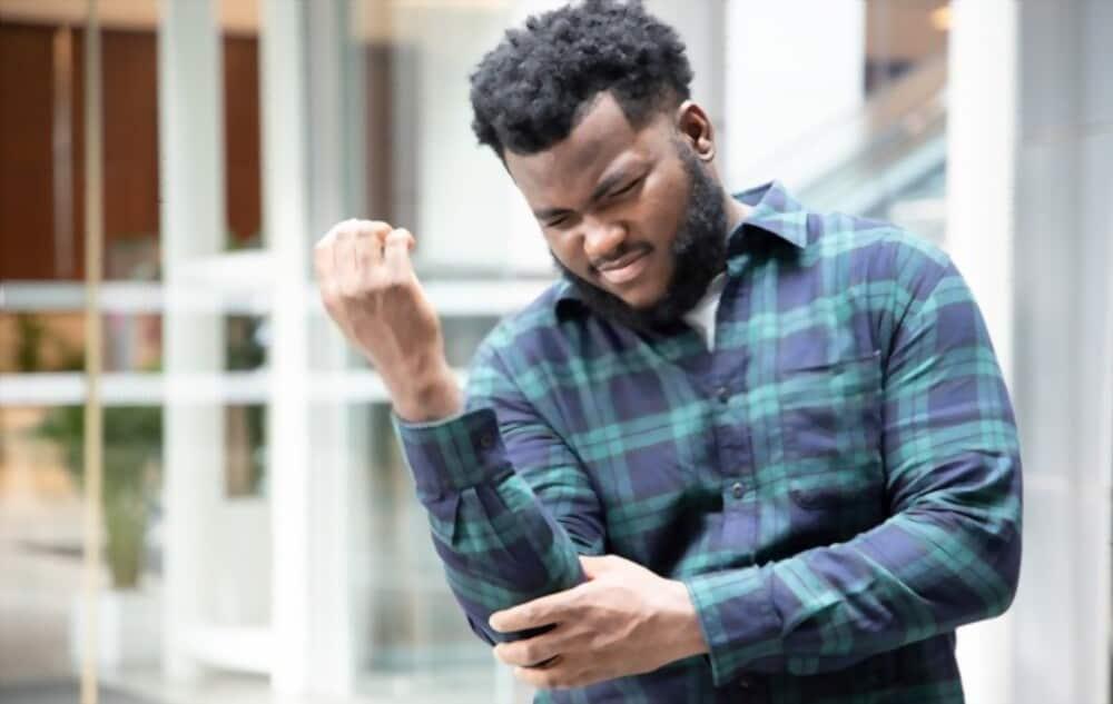 triệu chứng viêm lồi cầu ngoài khuỷu tay